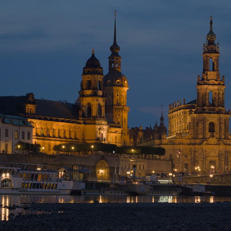 Outdoor terrace seating suitable for families in Paris